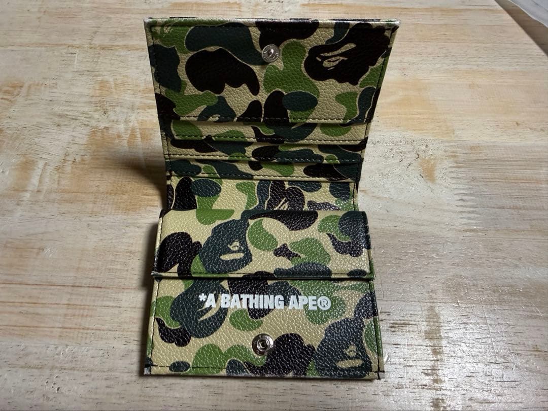 A BATHING APE 迷彩柄 二つ折り財布