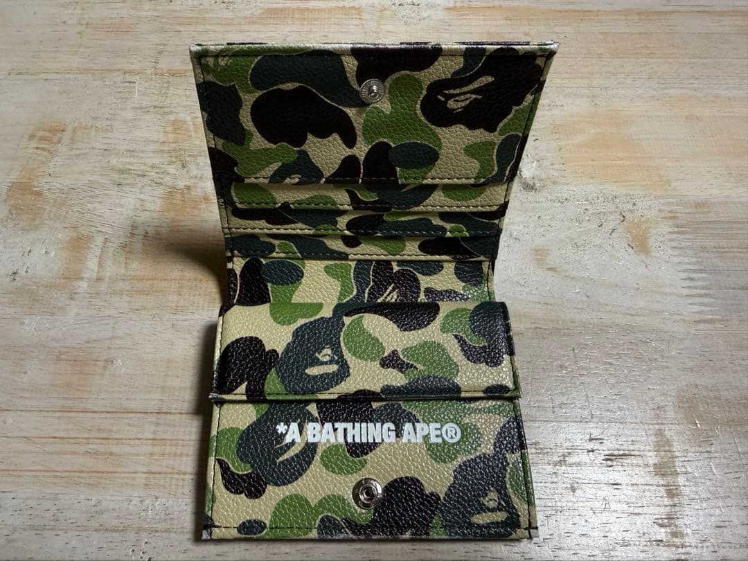 A BATHING APE 迷彩柄 二つ折り財布