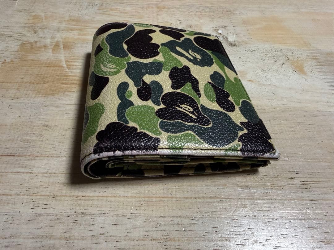 A BATHING APE 迷彩柄 二つ折り財布