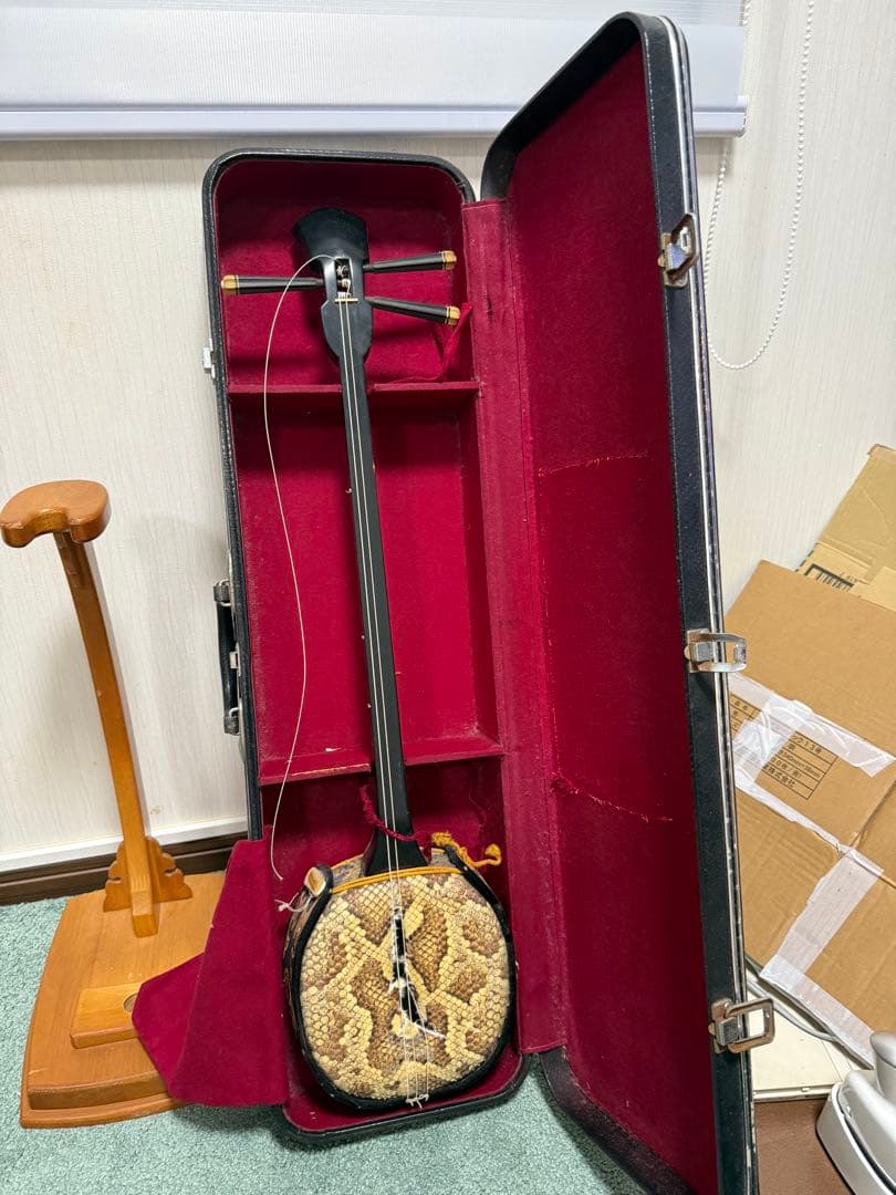 現状品　ジャンク　三線 本皮使用 ケース付き　破れあり 沖縄　修理・部品取りに