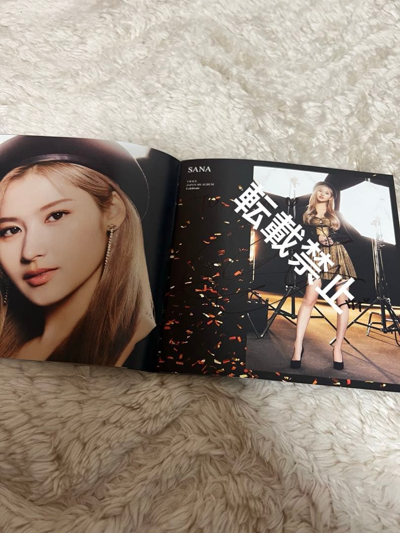 TWICE celebrate メンバー全員直筆サイン入りブック