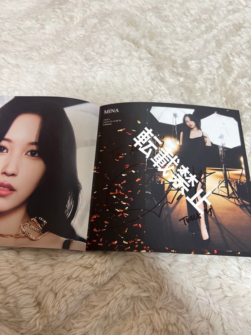 TWICE celebrate メンバー全員直筆サイン入りブック