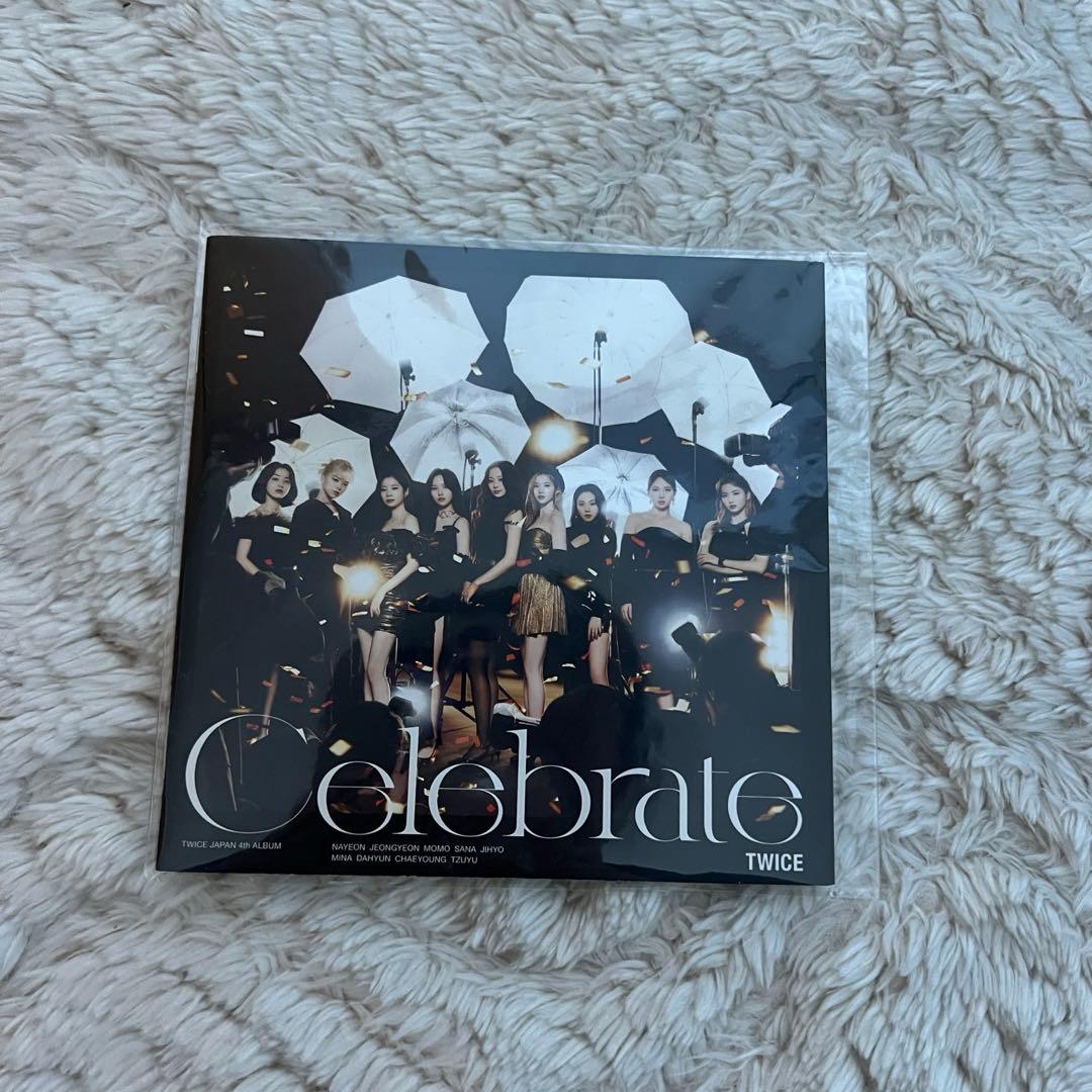 TWICE celebrate メンバー全員直筆サイン入りブック