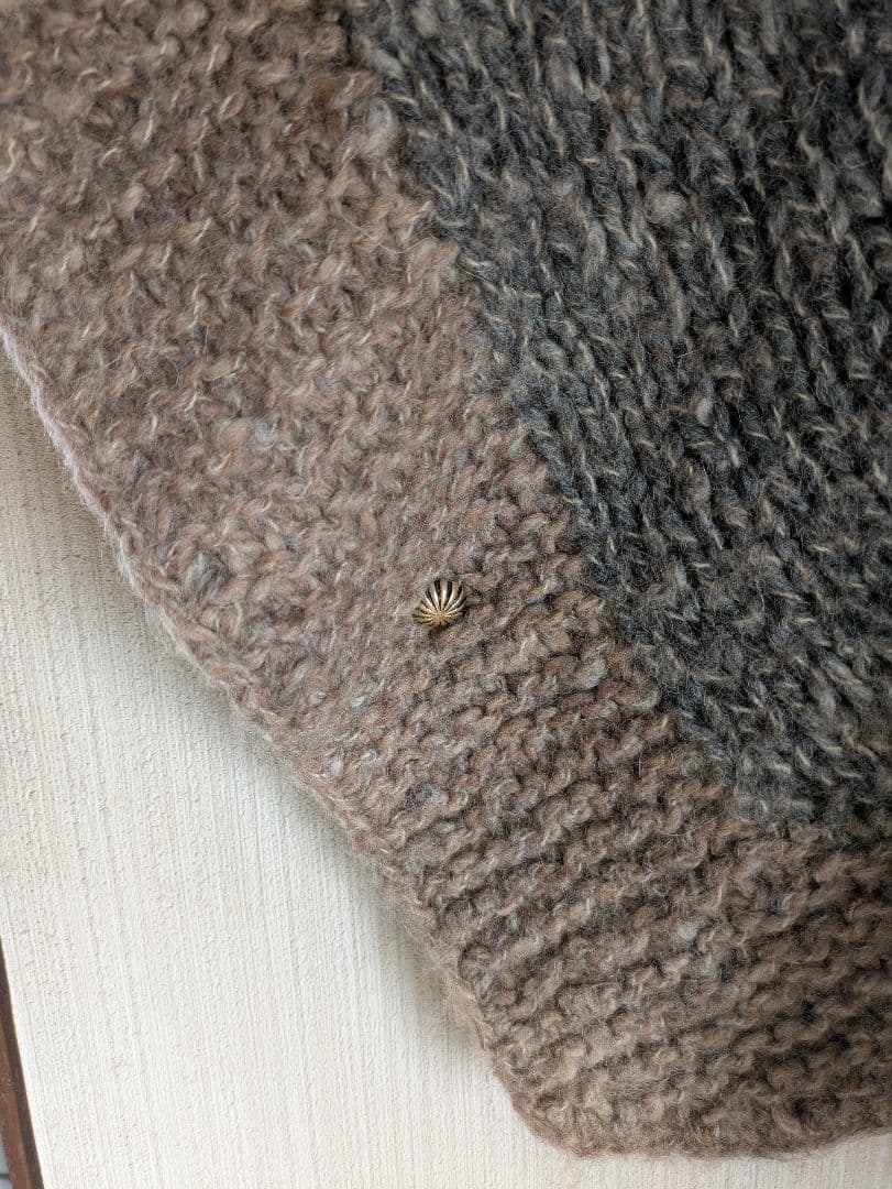 編み編みふんわりニットポンチョ、マント、ケープ　シックなカラーで、大人かわいい