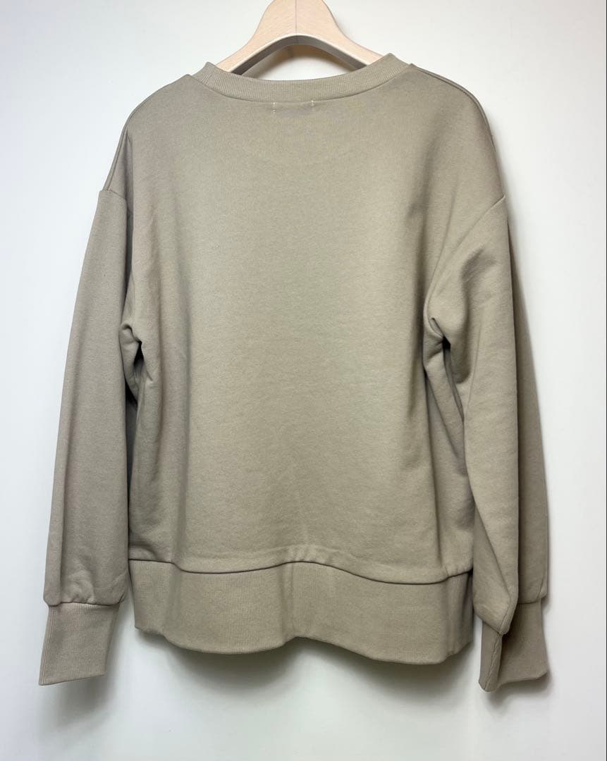 PARIS 33刺繍ベージュスウェット