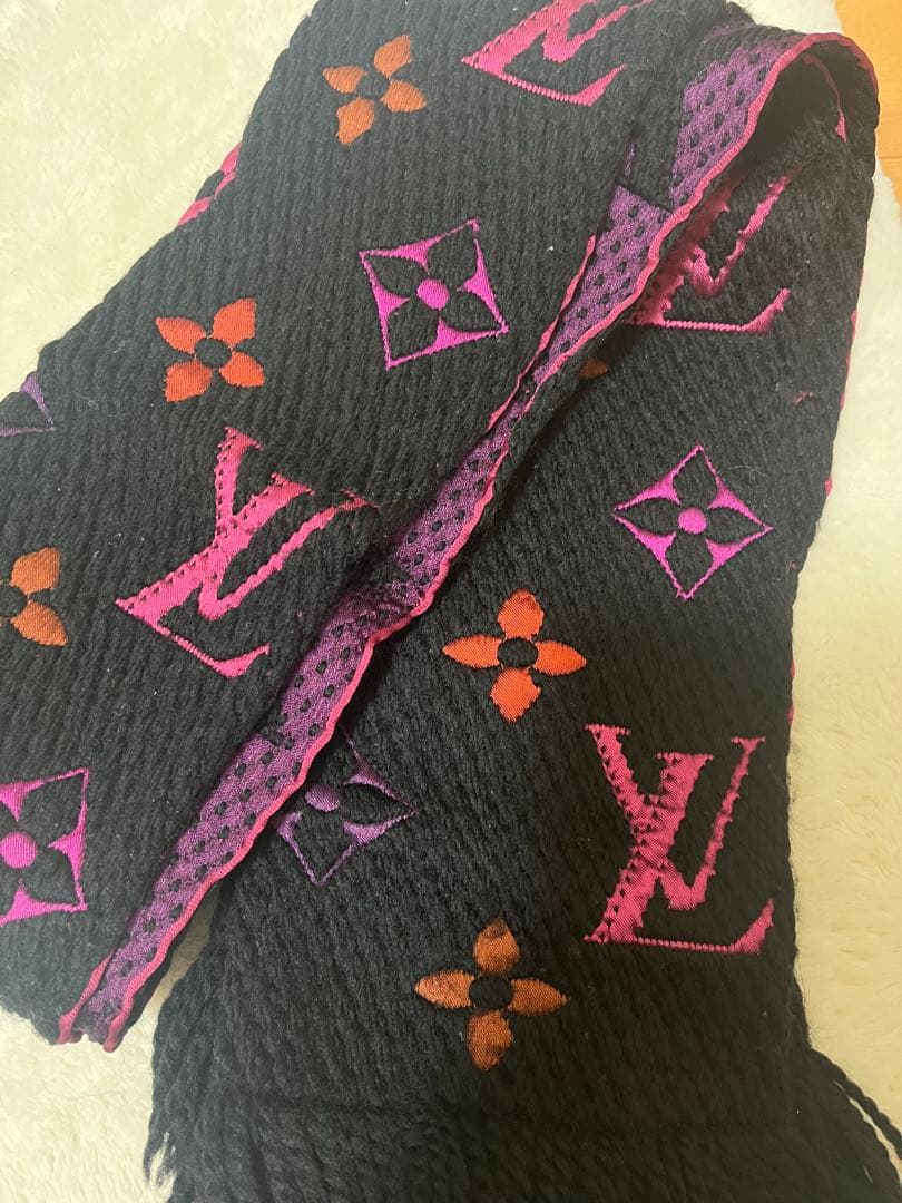 ルイ・ヴィトン マフラー 黒 ピンク オレンジ　※限定価格