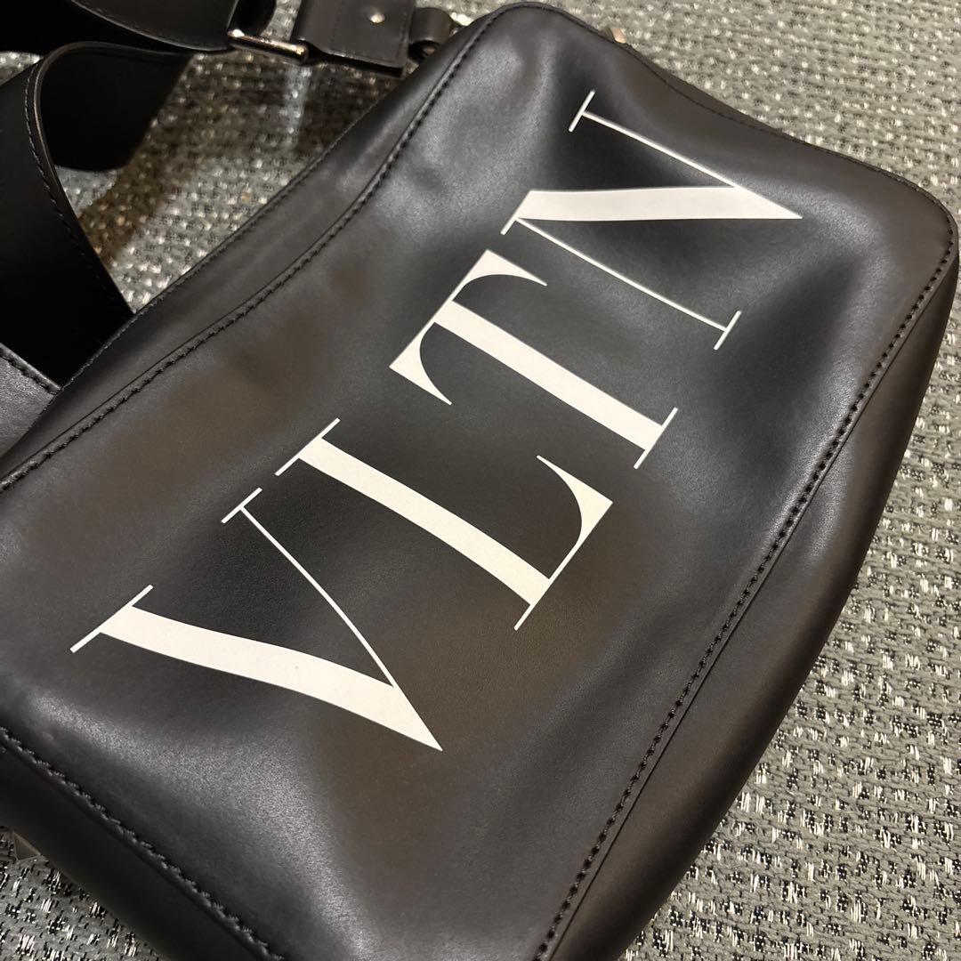 VALENTINO ショルダーバッグ ブラック