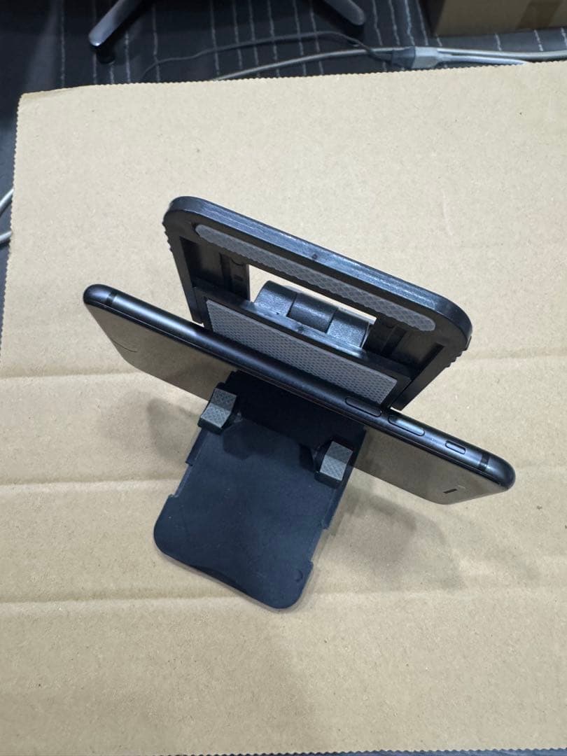 Apple iPhone 8スペースグレー 本体64GB SIMフリー 111