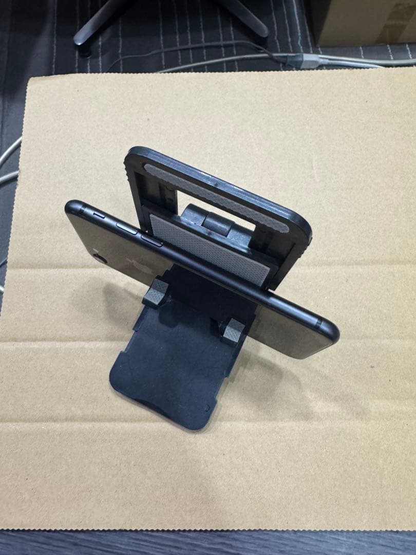 Apple iPhone 8スペースグレー 本体64GB SIMフリー 111