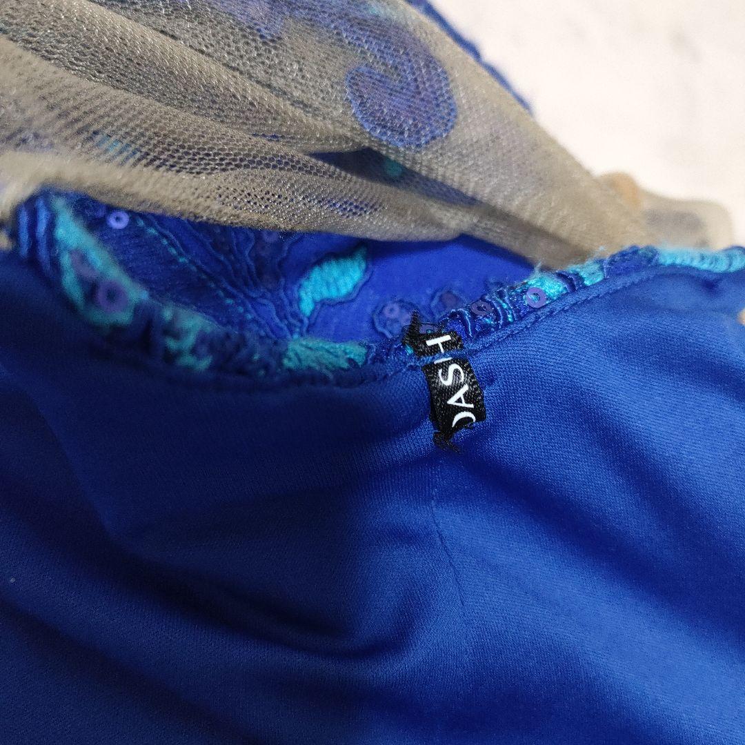 タダシショージ　青いオフショルダードレス