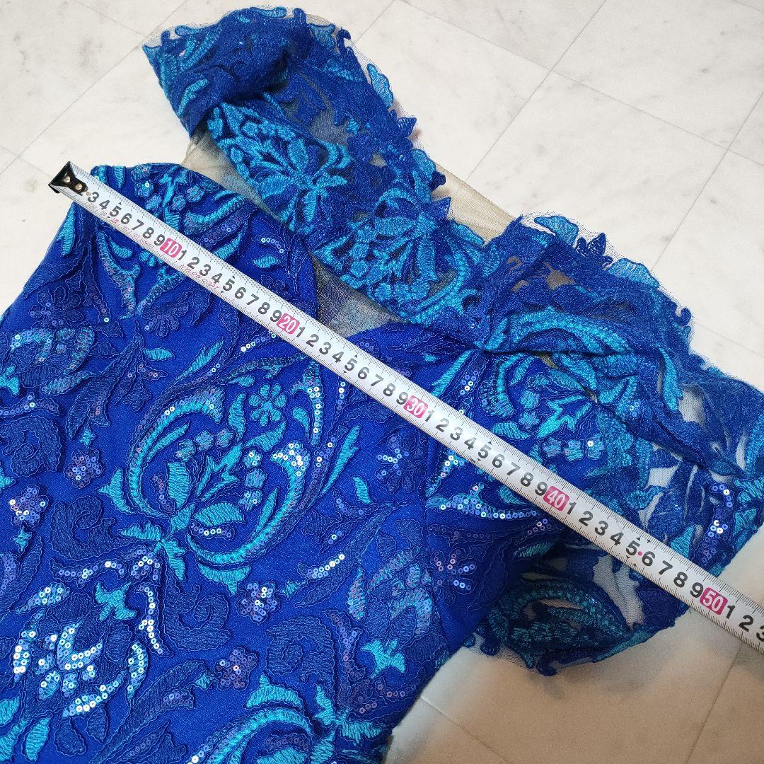 タダシショージ　青いオフショルダードレス