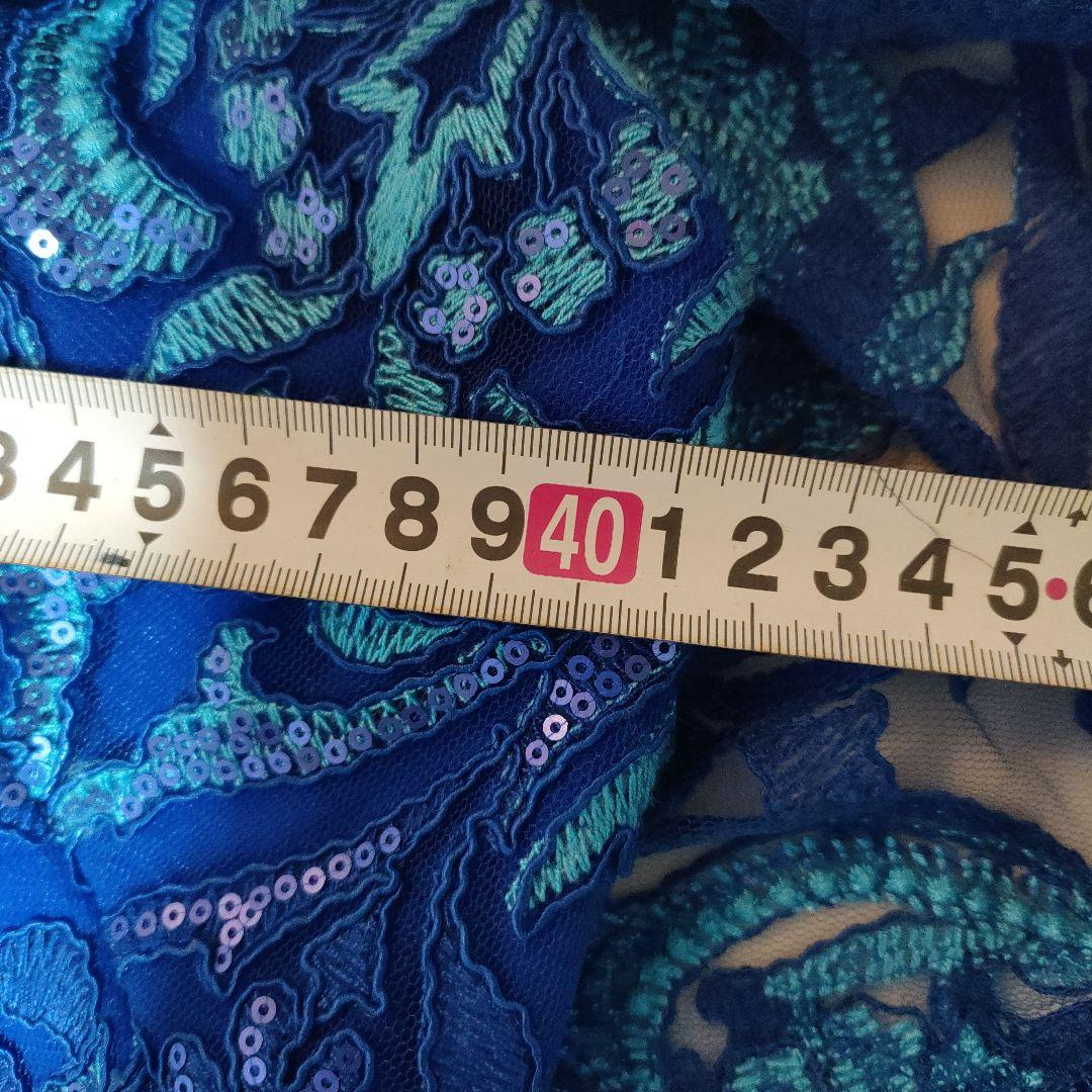 タダシショージ　青いオフショルダードレス