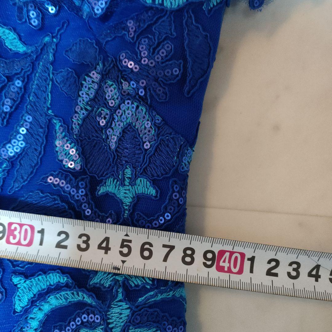 タダシショージ　青いオフショルダードレス