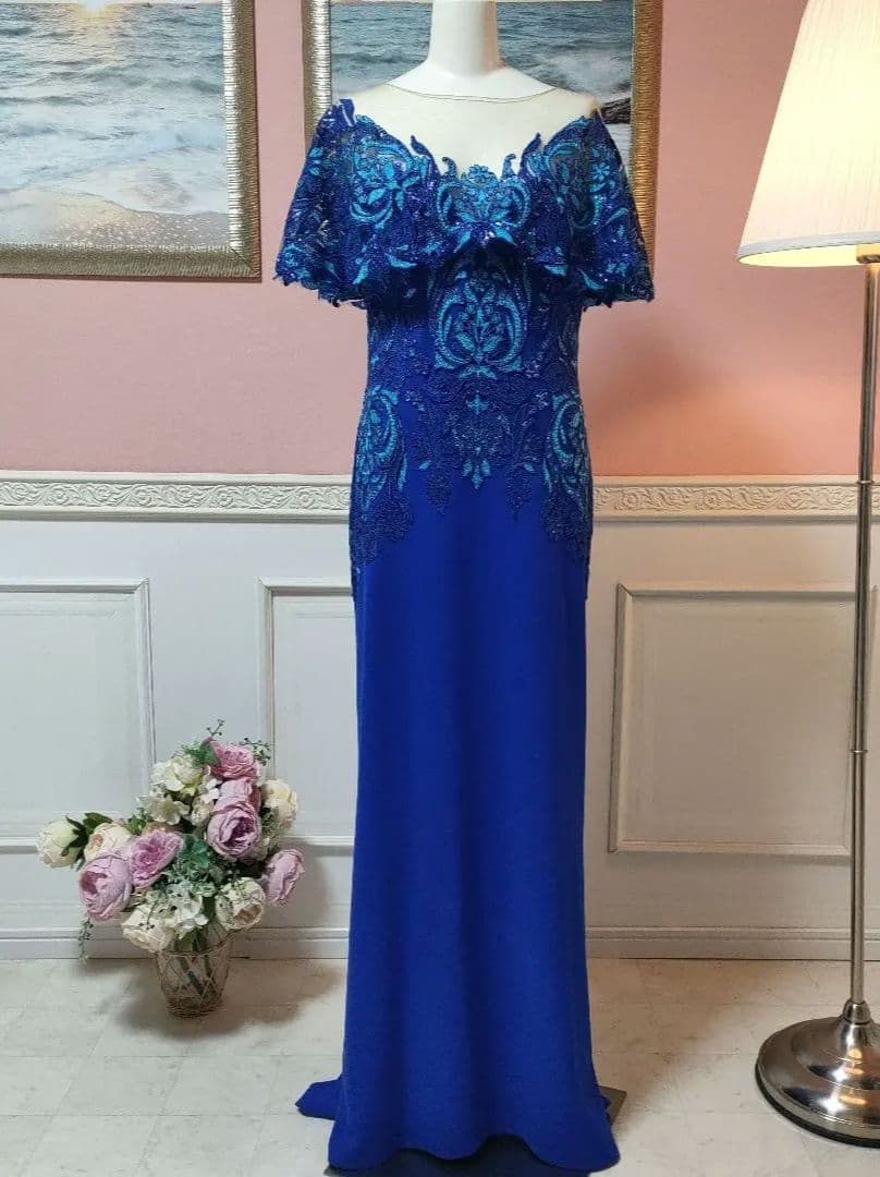 タダシショージ　青いオフショルダードレス