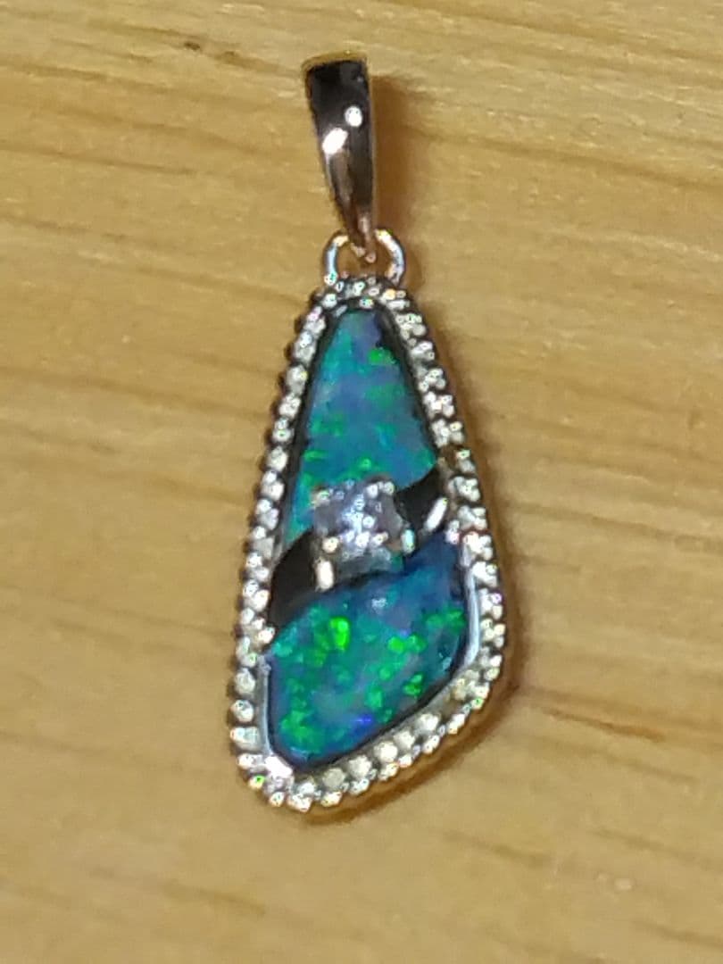 特別サービス品◆k18ボルダーオパール、ダイヤモンドつきペンダントトップ