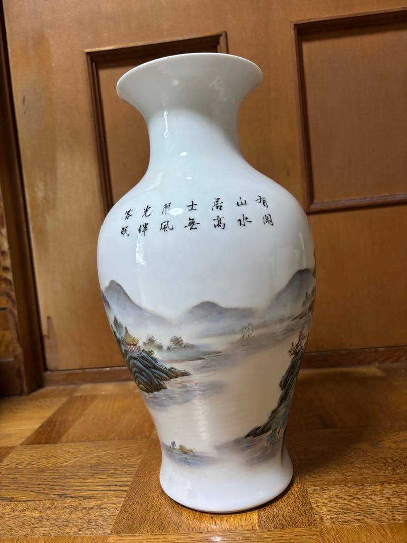 白磁 花瓶 山水図 乾隆年製銘 高さ35cm 胴径18cm 中国風 飾り壺