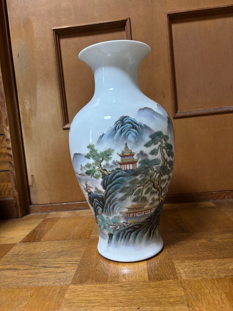白磁 花瓶 山水図 乾隆年製銘 高さ35cm 胴径18cm 中国風 飾り壺