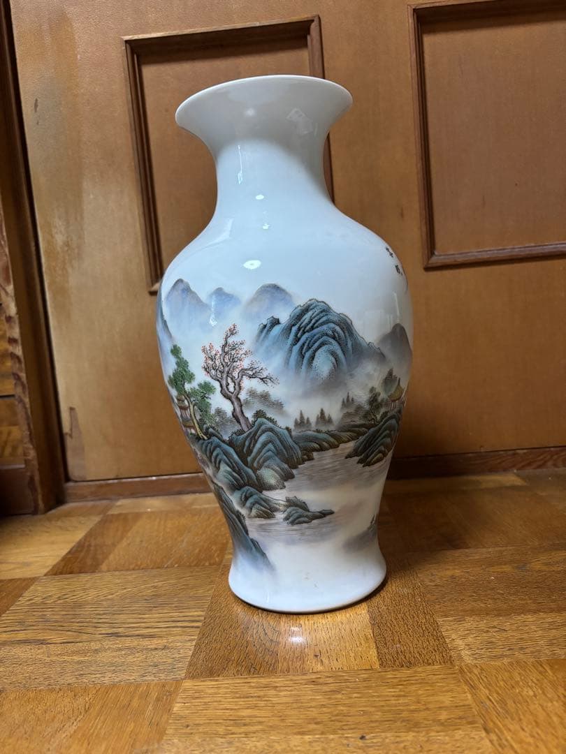 白磁 花瓶 山水図 乾隆年製銘 高さ35cm 胴径18cm 中国風 飾り壺