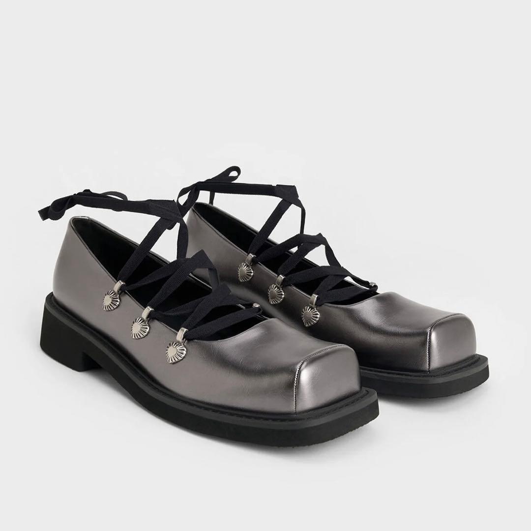 charles&kieth ハートエンベリシュッド レースアップバレエフラット