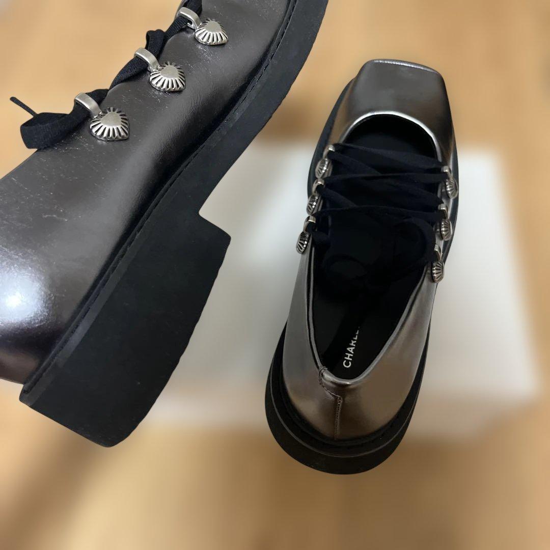 charles&kieth ハートエンベリシュッド レースアップバレエフラット