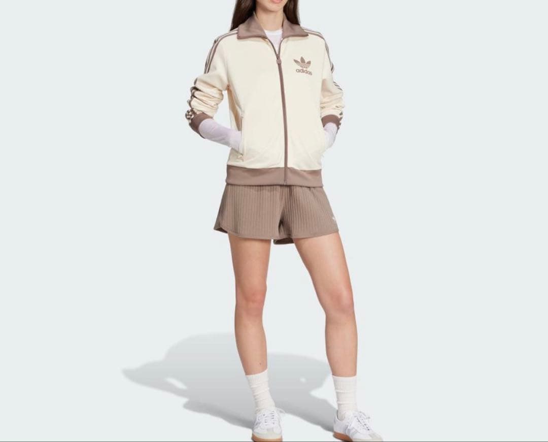 未使用　アディダス　ライフスタイル クラシック トラックトップ オリジナルス