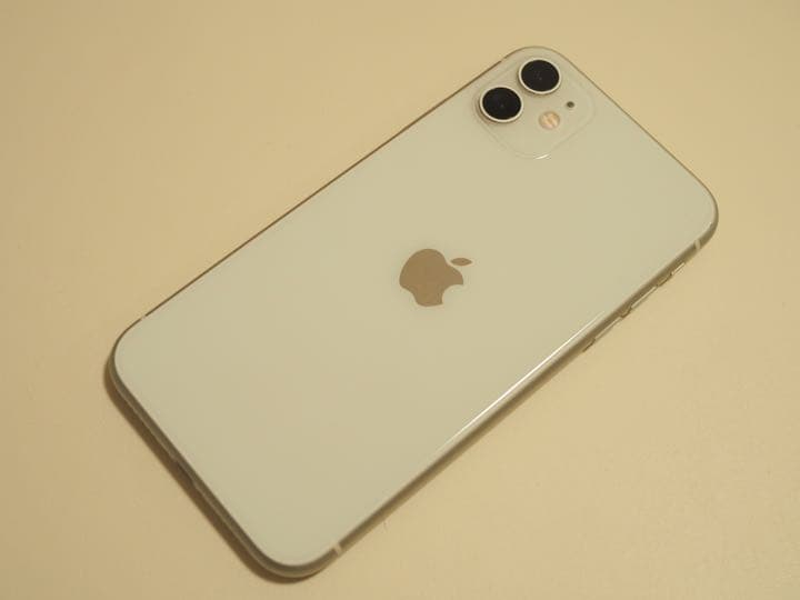 iPhone11 128GB ホワイト　simフリー