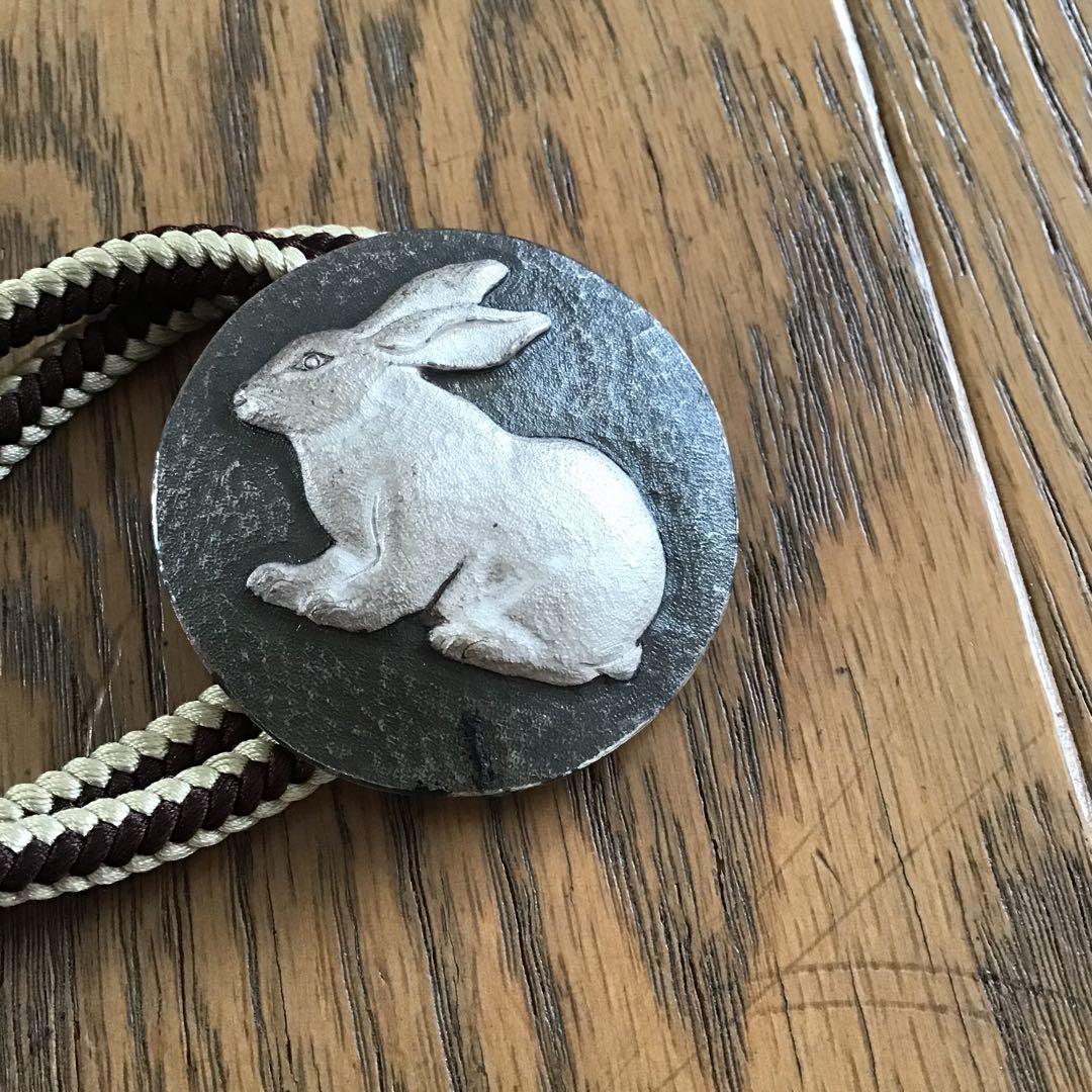 彫金作家川村秀秋　うさぎのループタイ