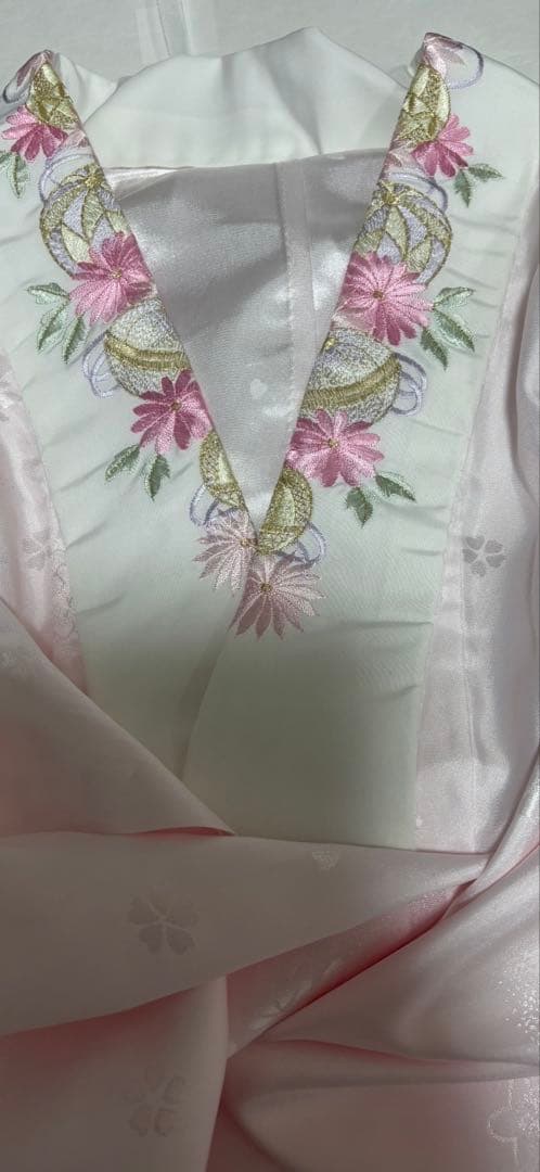 最安値！可愛い振袖 フルセットバック草履つき　花の模様 白地