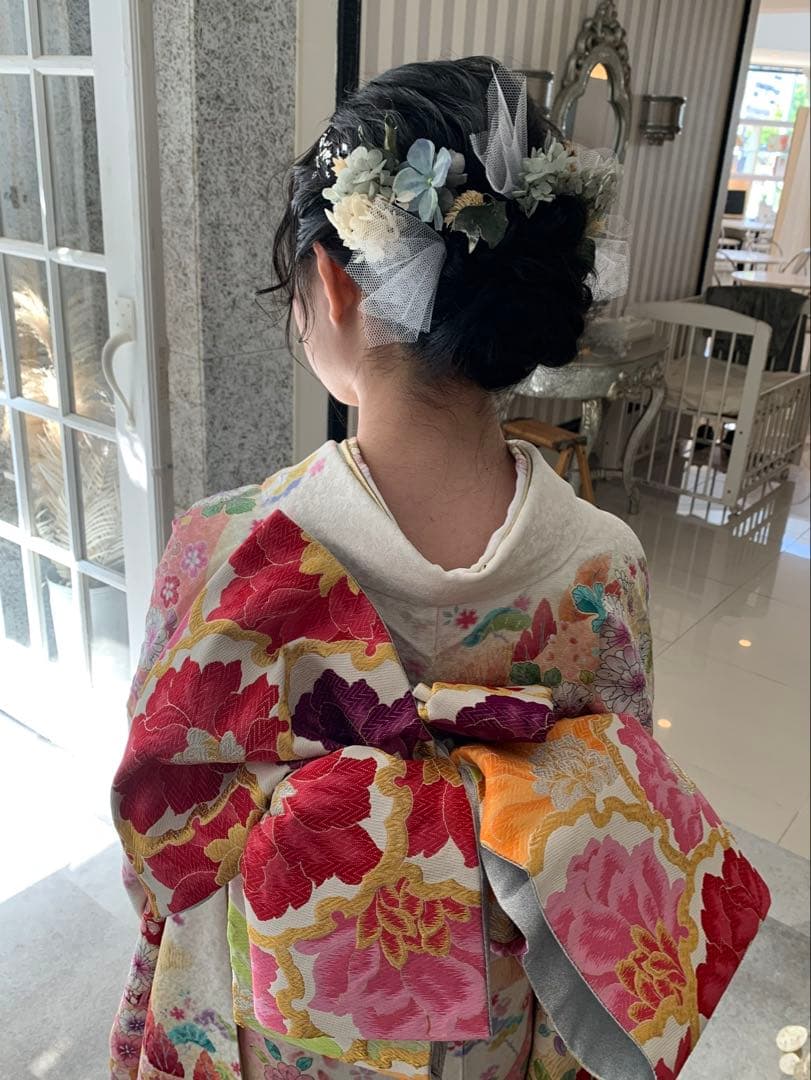 最安値！可愛い振袖 フルセットバック草履つき　花の模様 白地