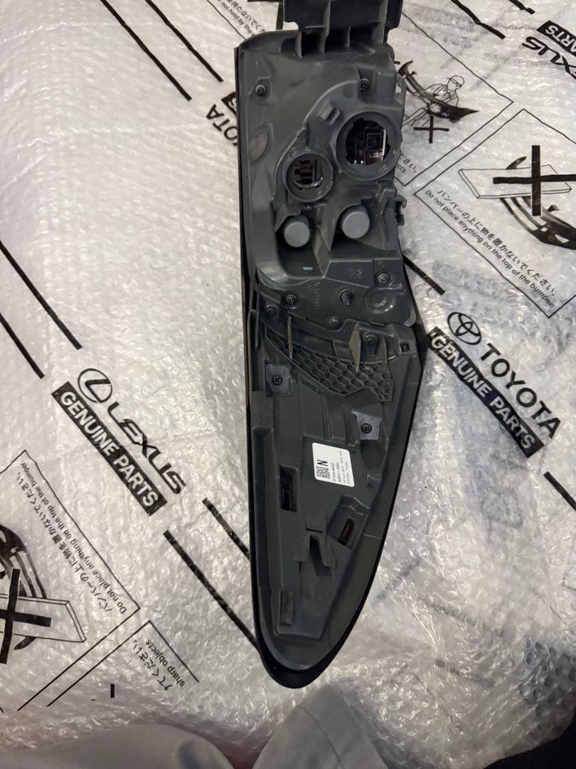 ハリアー60テールレンズ