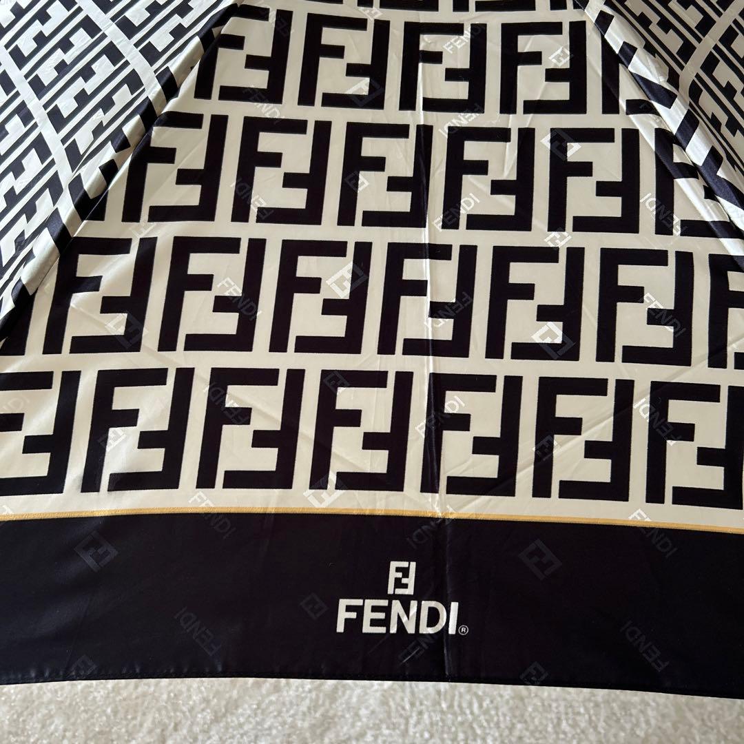 FENDI フェンディ　ズッカ柄　FFロゴ 折りたたみ傘