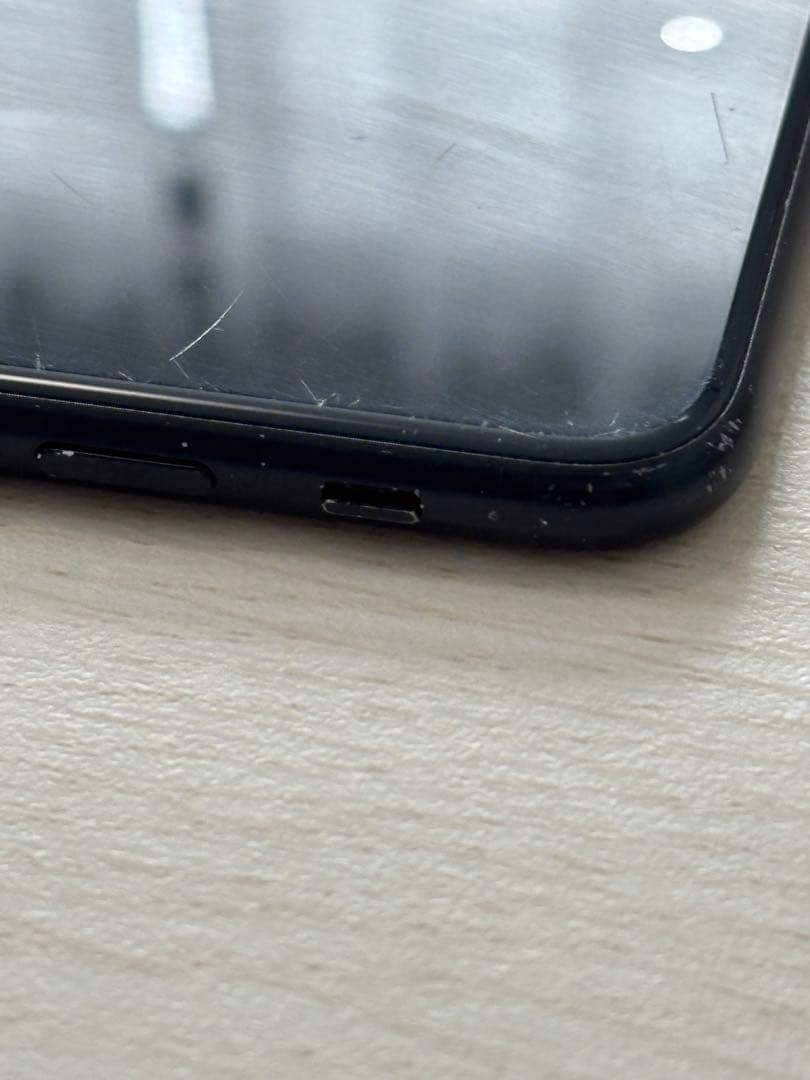 iPhoneSE 64GB 本体 ブラック 黒 スペースグレー SiMフリー