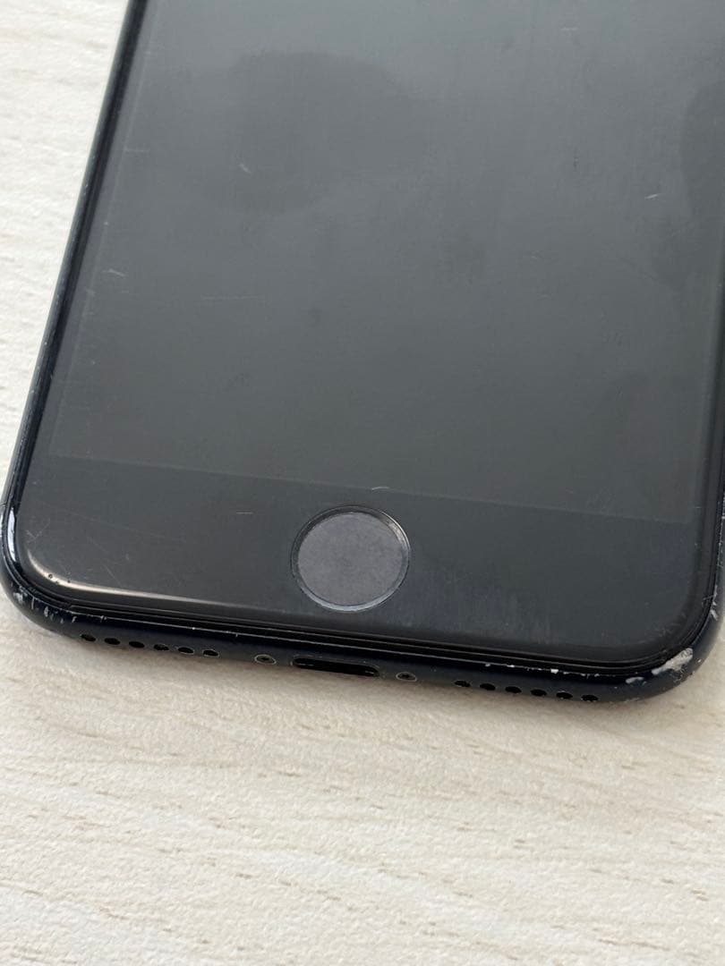 iPhoneSE 64GB 本体 ブラック 黒 スペースグレー SiMフリー