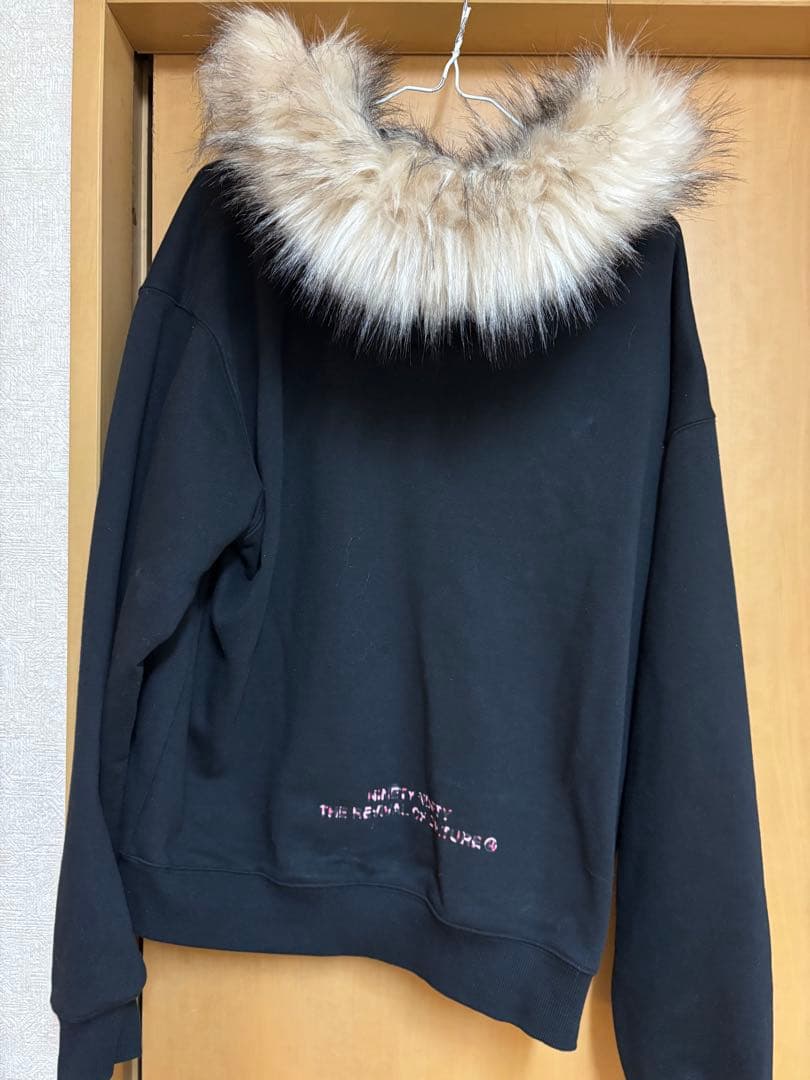 9090ファー付きブラックパーカー