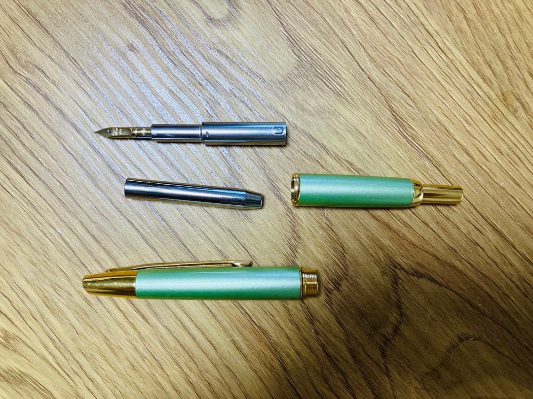 キャップレスデシモ メタリックソフトグリーン F（細字） 2019年 限定