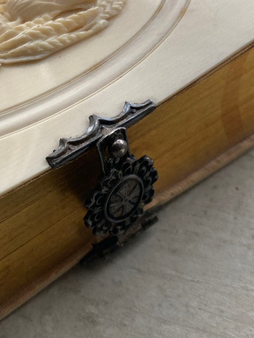 フランスアンティーク　アイボリー聖書　祈祷書　古本　洋書　ミゼル