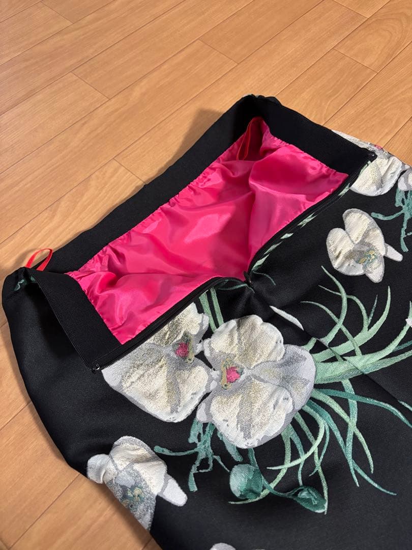 [*]様 未使用⭐︎ビビアンタムランの花柄ひざ下丈スカート38