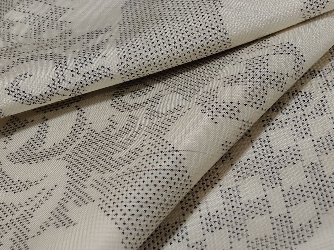 219R 本場大島紬　白大島　カタス　正絹　しつけ糸有り 裄長　H