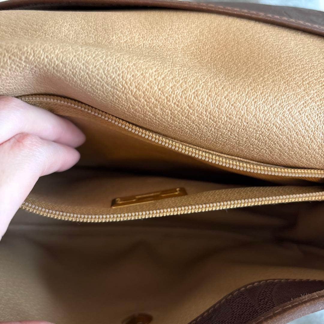 Dior ブラウンレザーショルダーバッグ