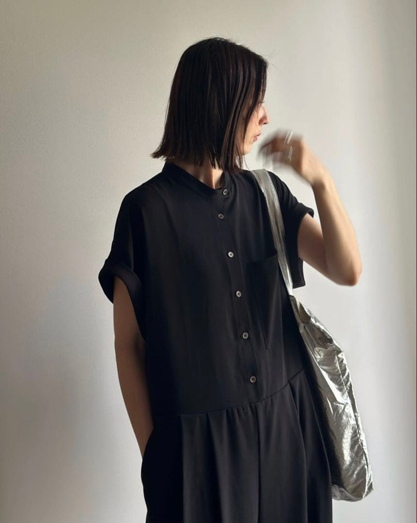 [ARULLE] ブラックオールインワン 半袖 ボタン付き