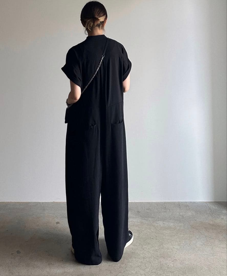 [ARULLE] ブラックオールインワン 半袖 ボタン付き