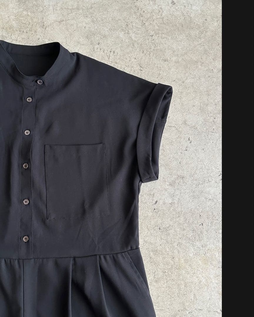 [ARULLE] ブラックオールインワン 半袖 ボタン付き