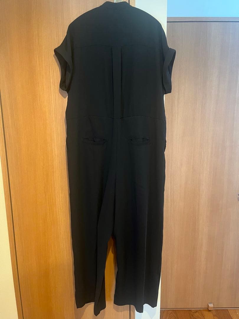 [ARULLE] ブラックオールインワン 半袖 ボタン付き