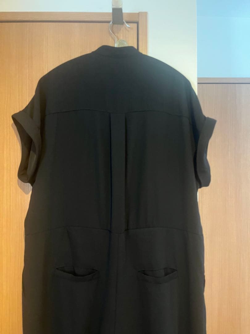 [ARULLE] ブラックオールインワン 半袖 ボタン付き