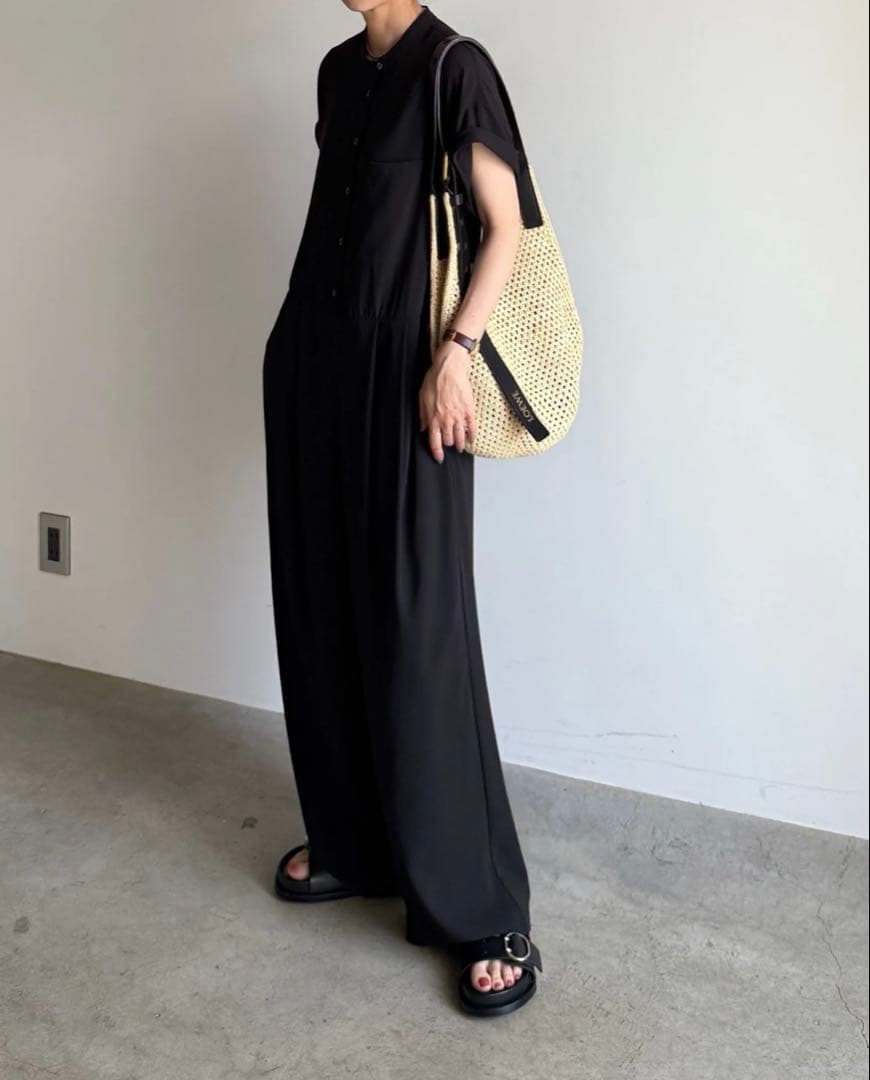 [ARULLE] ブラックオールインワン 半袖 ボタン付き