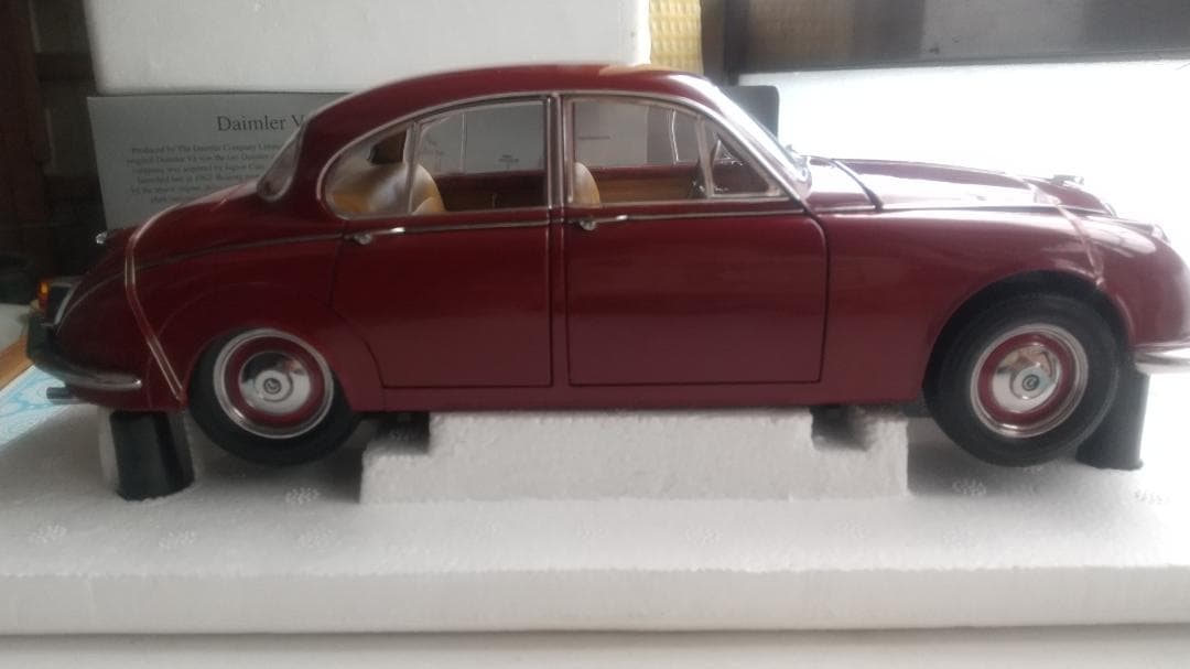 ミニカー Daimler V8-250 1:18 paragon