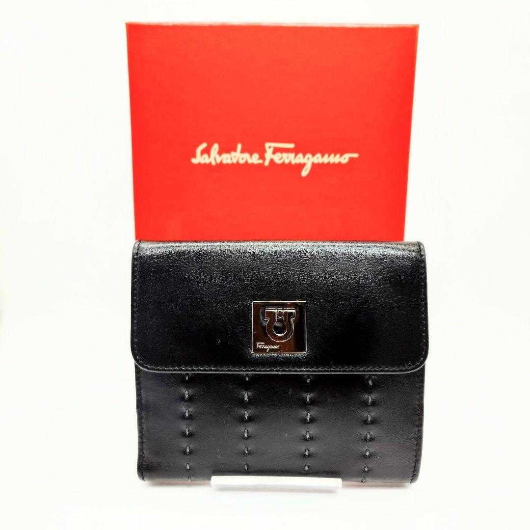 Salvatore Ferragamo フェラガモ　ブラック レザー二つ折り財布