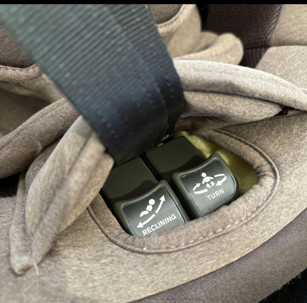 コンビ　クルムーヴ　スマート エッグショック　シートベルト固定　新生児可