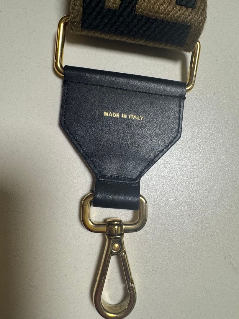し*ん様 Fendi ロゴ入りス⭐︎ストラップユー⭐︎かなり美品