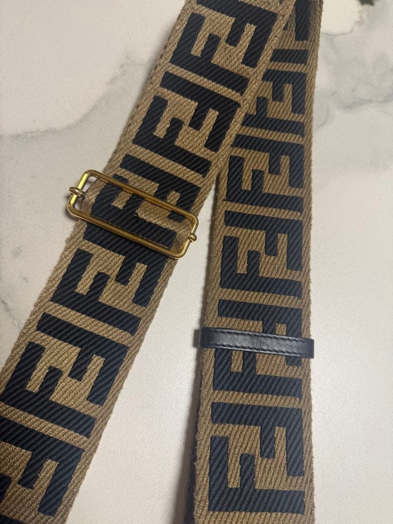 し*ん様 Fendi ロゴ入りス⭐︎ストラップユー⭐︎かなり美品